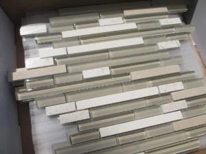 Bēšs marmora un stikla mozaīkas flīzes virtuvē Backsplash & vannas